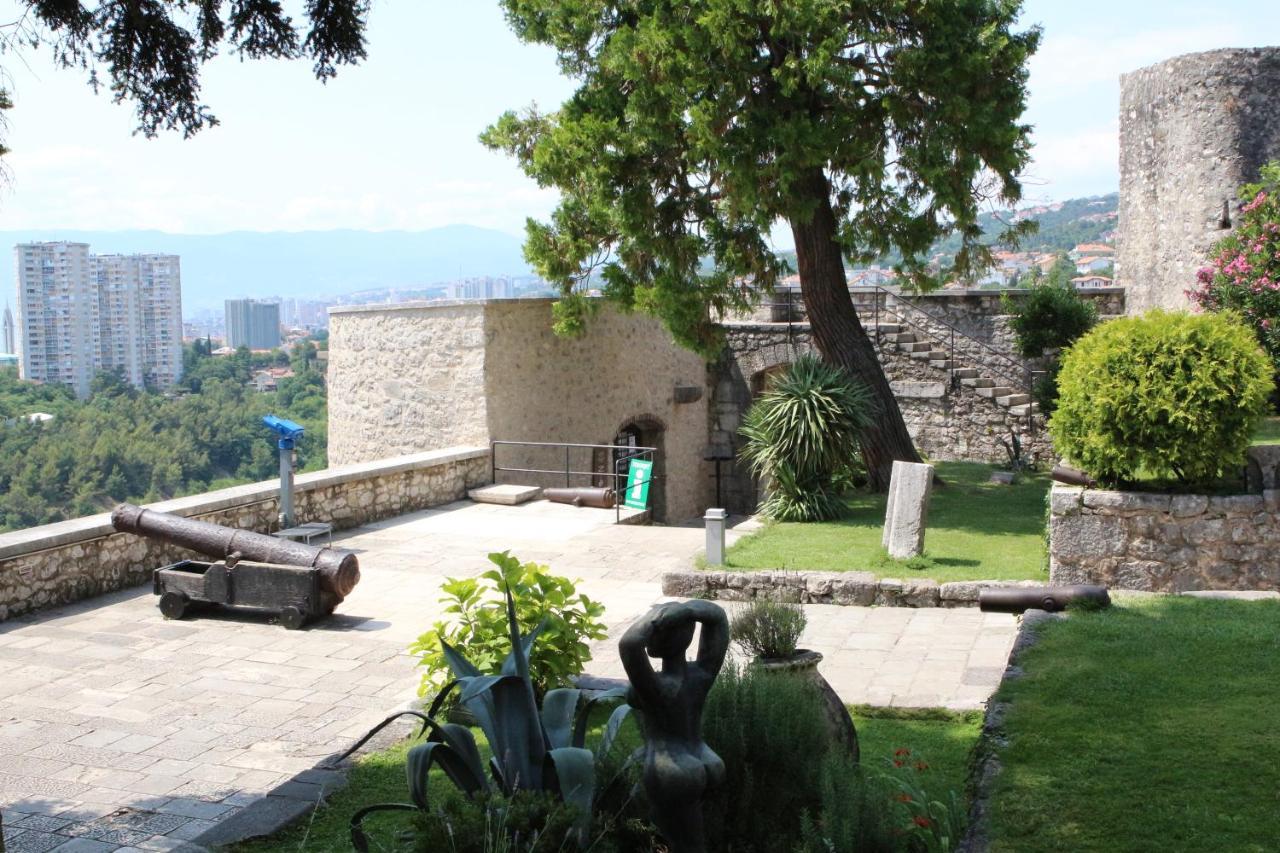 Paha-Paha Modern Apartment With Sea View, Fast Wi-Fi, And Free Parking! リエカ エクステリア 写真